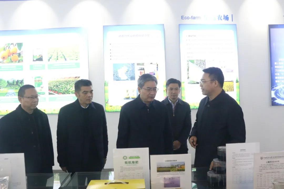 蘇州市委副書記朱民視察調(diào)研環(huán)太湖有機(jī)廢棄物處理利用示范中心(臨湖)(圖1) 蘇州市委副書記朱民視察調(diào)研環(huán)太湖有機(jī)廢棄物處理利用示范中心(臨湖)(圖1)